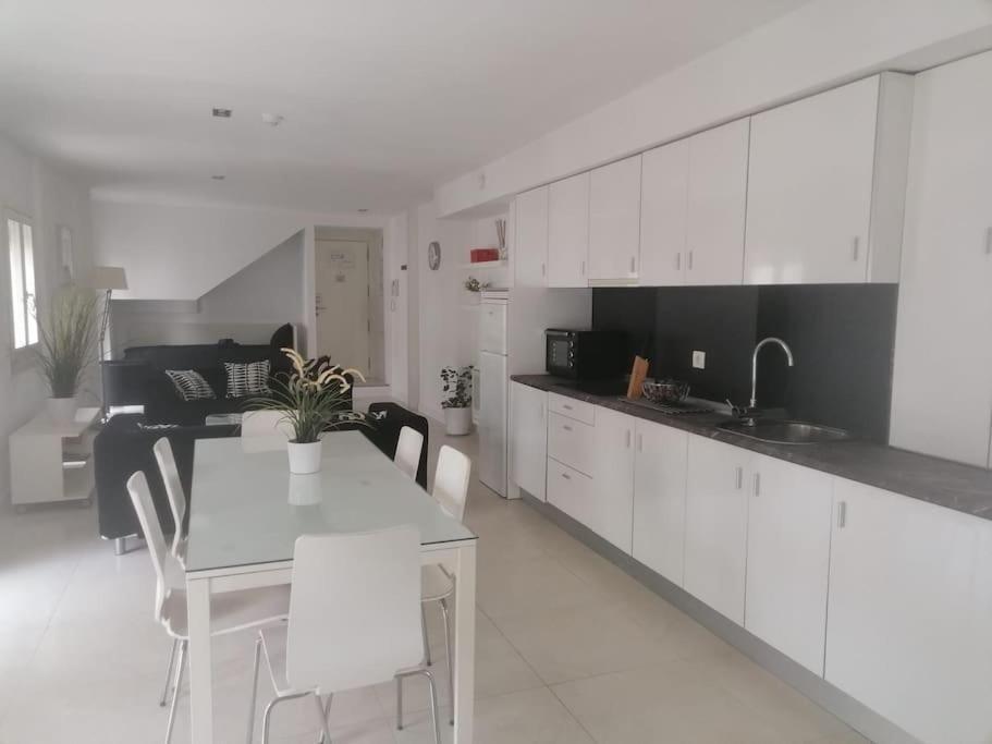 Spacious Loft / Literally At The Foot Of Alhambra Apartment Granada Bagian luar foto