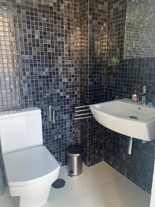 Spacious Loft / Literally At The Foot Of Alhambra Apartment Granada Bagian luar foto